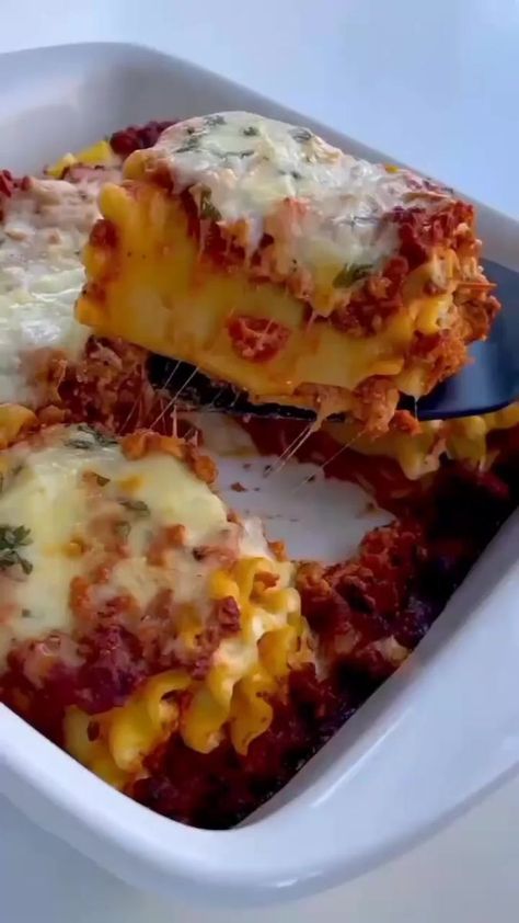 Easy Lasagne Recipes, Crock Pot Inspired Lasagna Recipes, Biscuits Diététiques, Makeup Order, Nice Food, Fair Food Recipes, Food Videos Cooking, Easy Pasta, Casserole Dish