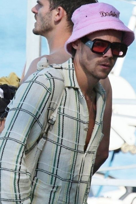 harry styles on a boat at lake bolsena wearing a pink 'daddy' bucket hat, bolsena, italy, july 28th 2023 Harry Styles Bucket Hat, Harry Styles Hat, Bolsena Italy, Style Bucket Hat, Husband Material, Harry Styles Pictures, On A Boat, Harry Edward Styles, Edward Styles