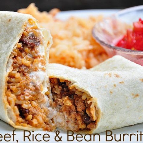 Bean And Beef Burritos, Rice And Bean Burrito, Bean Burrito Recipe, Easy Burrito Recipe, Homemade Burritos, Burritos Beef, Beef Burrito Recipe, Bean Burrito, Bean Burritos