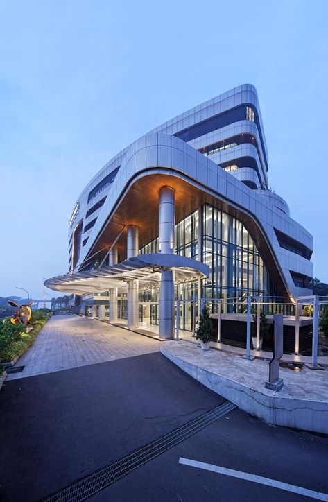 Hospital Exterior Design Facades, Drop Off Design, Hospital Design Architecture, Terrace Building, Modern Hospital, Commercial Design Exterior, Hospital Architecture, Canopy Design, Hospital Design