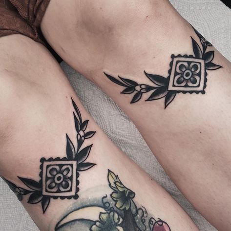 Above Knee Traditional Tattoo, Knee Hugger Tattoo, Matching Above Knee Tattoo, Under Knee Tattoos Women Traditional, Traditional Style Knee Tattoo, Knee Tatoos Woman, Old School Knee Tattoo, Moth Knee Tattoos Women, Knee Ditch Tattoo Traditional