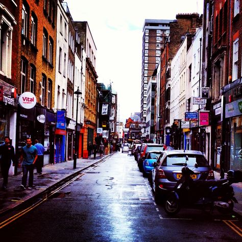 Berwick Street in London- Oasis cover photo from the album Whats the story morning clory, was taken here Montreal Elopement, Berwick Street, London Pictures, Soho London, London Town, London Calling, Beautiful Sights, London Love, Covent Garden