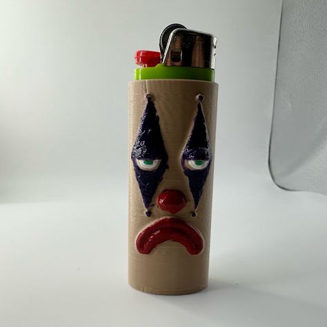 Our clown lighter case is scaled, as is to fit a standard Bic lighter.Alternating emotions on each side, have fun and happy printing! Ceramic Lighter Case, Lighter Holder Clay, Lighter Decoration Ideas, Fun Lighters, Lighter Cover Clay, Decorate Lighters, Painted Lighter Aesthetic, Clay Lighter Holder, Diy Lighter Case