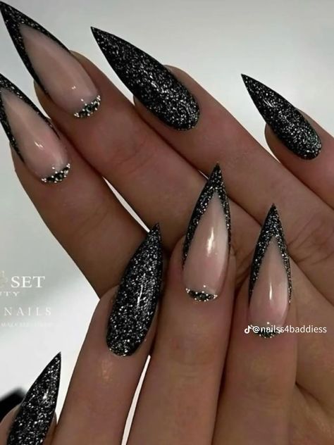 Pink Stiletto Nails, Stilleto Nails Designs, Black Nails With Glitter, Long Nail Designs, Stiletto Nails Designs, Makijaż Smokey Eye, White Nail, Nail Designs Glitter, Silver Nails