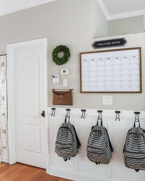 5 Family Command Center Ideas - Organized-ish by Lela Burris Vstupná Hala, Entryway Decor Small, Home Command Center, Board Batten, Decor Eclectic, Hal Decor, Drop Zone, Entryway Storage, Florida Living