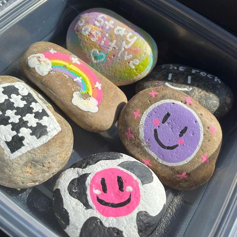 I painted these! #rock #rockart #aesthetic Painting Rocks With Friends Aesthetic, Rock Paint Ideas Aesthetic, Aesthetic Stone Art, Stone Art Aesthetic, Painted Rock Aesthetic, Painted Rocks Ideas Aesthetic, Painting On Rocks Aesthetic, Painted Rocks Preppy, Rock Paintings Aesthetic