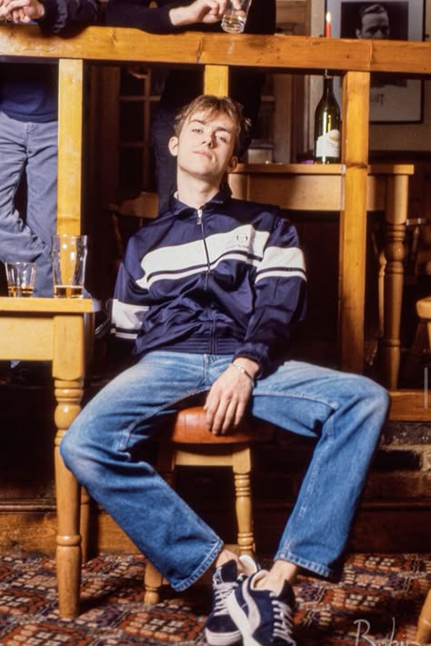 Damon Albarn Style 90s, Damian Albarn, Damon Albarn Style, Damon Albarn 90s Wallpaper, Brit Pop Fashion, Damon Albarn 90s, Damon Albarn Beetlebum Sweater, Damon Albarn No Shirt, Damon Albarn Magazine Cover