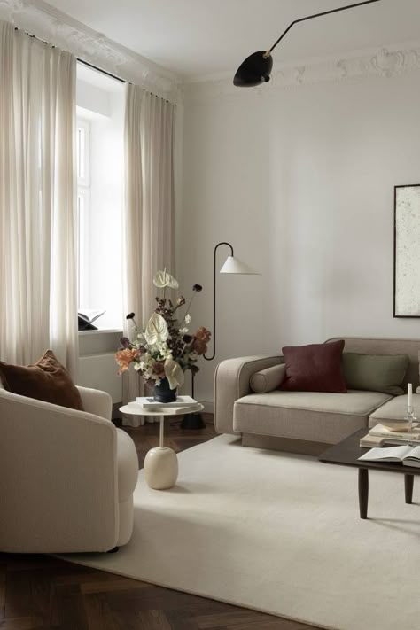 Living Room Danish Design, Minimal Style Home Interior Design, Classical Minimalist Interior, Clean Modern Interior, Minimal Interior Aesthetic, Classic Scandinavian Interior, Minimaluxe Interior, Danish Living Room Aesthetic, Danish Style Living Room