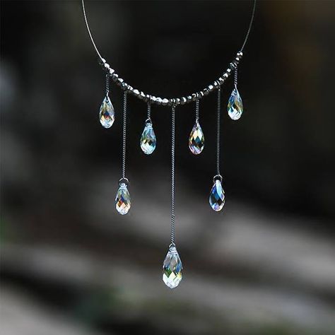 Bijoux Art Nouveau, Solitaire Necklaces, Wind Chime, Bijoux Diy, Bling Bling, Cute Jewelry, Jewelry Ideas, Wire Jewelry, Crystal Jewelry