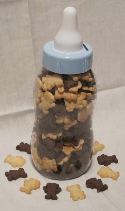 Giant baby bottle filled with 174 bear cookies for online baby shower guessing game. How Many Bears Are In The Jar, Guess How Many Teddy Grahams, Guess How Many Teddy Grahams In A Jar, Guess How Many Gummy Bears In A Jar, Baby Shower Guess How Many In A Jar, Teddy Bear Candy Table, Baby Shower Teddy Bear Centerpieces, Teddy Bear Baby Shower Theme Boy, Teddy Bear Dessert Table