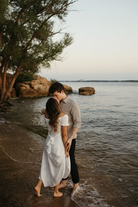 Lake Photoshoot Outfit, River Engagement Photoshoot, Couples Lake Photoshoot Outfits, In The Lake Photoshoot, Couples Photoshoot By Water, Waterfront Couples Photoshoot, Couples Photos By Lake, Couples Photos On Dock, Lakeside Couple Photoshoot