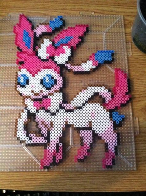 Sylveon Pokemon, Hama Beads Pokemon, 3d Pokemon, Pokemon Perler, Pokemon Bead, Perler Creations, Pokemon Perler Beads, Pokemon Craft, Easy Perler Beads Ideas