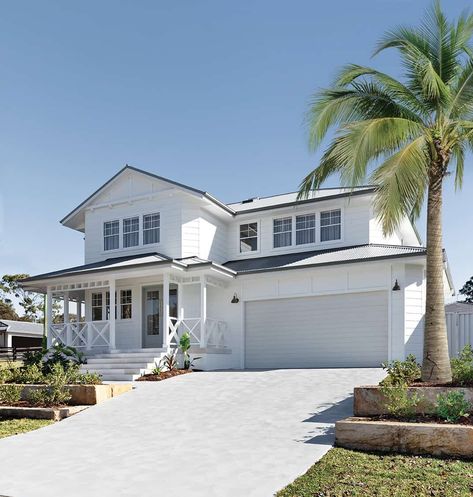 Coastal Farm House, Resort Style Interior, House Facade Design, Hamptons House Exterior, Coastal Exterior, Weatherboard House, House Facade, Open Living Area, Resort Style Pool