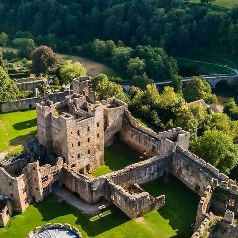 Castles and Palaces on Instagram: "Ludlow Castle, England

The castle was probably founded by Walter de Lacy after the Norman conquest and was one of the first stone castles to be built in England. During the civil war of the 12th century the castle changed hands several times between the de Lacys and rival claimants, and was further fortified with a Great Tower and a large outer bailey. In the mid-13th century, Ludlow was passed on to Geoffrey de Geneville who rebuilt part of the inner bailey, and the castle played a part in the Second Barons’ War. Roger Mortimer acquired the castle in 1301, further extending the internal complex of buildings, and the Mortimer family went on to hold Ludlow for over a century. Richard, the Duke of York, inherited the castle in 1425, and it became an import Ludlow Castle, Norman Conquest, British Castles, Medieval Fortress, Duke Of York, 11th Century, Borderlands, 12th Century, Historical Place