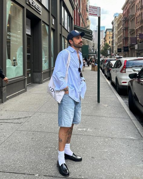 Mens Loafer Outfits Street Styles, French Men Style Summer, Denim Summer Outfits, Streetwear Summer Outfits, Loafers Men Outfit, Fashion 2025, Outfits Nyc, Loafers Outfit, Mens Shorts Outfits