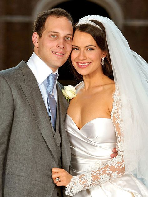 Sophie Winkleman, Windsor Family, Lord Frederick Windsor, Princess Michael Of Kent, Prince Michael Of Kent, Royal Wedding Gowns, Reine Elizabeth Ii, Royal Wedding Dress, Bride Sister