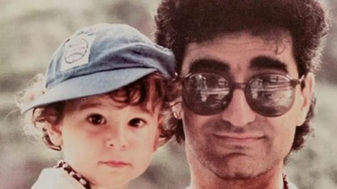 Hollywood father-son duo look unrecognisable in sweet throwback snap - but can YOU guess who it is? Chris Elliott, Father Son Photos, Dan Levy, Eugene Levy, Daniel Levy, Father Son Relationship, Love Humor, Throwback Pictures, Catherine O'hara