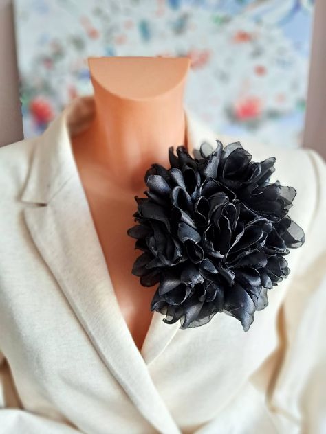 Elegant Brooch, Samantha Smith, Fabric Flower Brooch, Organza Flowers, Romantic Flowers, Floral Accessories, Color Profile, Elegant Flowers, Brooches Handmade