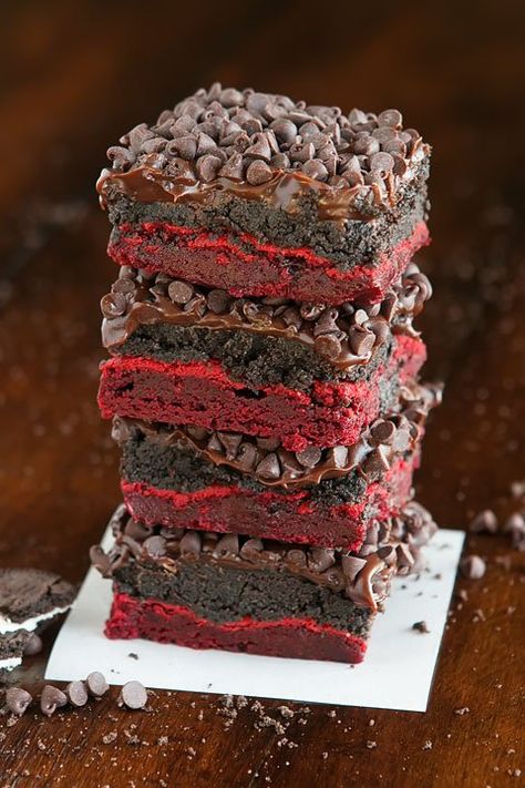 Red Velvet Oreo Truffle Brownies, Oreo Truffle Brownies, Truffle Brownies, Brownies Decorados, Oreo Truffle, Red Velvet Oreo, Velvet Brownies, Cookie Dough Cake, Red Velvet Brownies