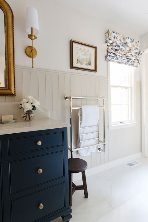 Bathroom of the Week: Cottage Style With a Touch of Elegance Beadboard Chair Rail Bathroom, Elevated Guest Bathroom, Powder Bath Beadboard, Cotswold Bathroom Ideas, Charleston Bathroom Ideas, Small Bathroom Traditional, Classic English Bathroom, English Tudor Bathroom, Cottage Style Master Bath