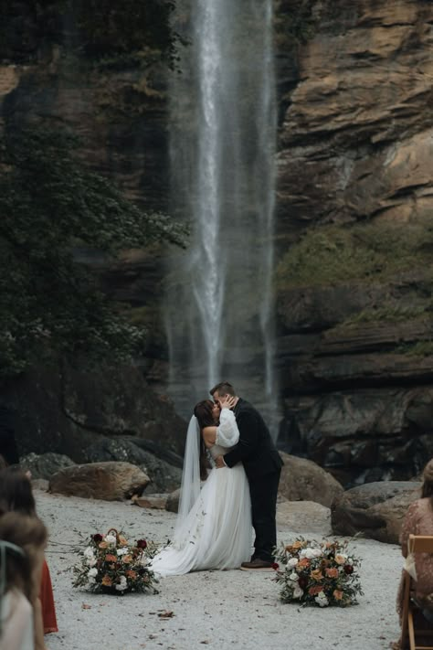 Toccoa Falls Georgia Wedding | Georgia Elopement Photographer | Intimate Waterfall Wedding | North Georgia Wedding Photographer | Jessi and Clay had an intimate wedding at Toccoa Falls and it was truly a fairytale moment. See lots of nature intimate weddings, outdoor intimate weddings, Toccoa Falls elopements, waterfall wedding locations, and Georgia wedding photos. Go to thistlewoodphoto.com to book your North Georgia wedding photographer. Amicalola Falls Wedding, Victoria Falls Wedding, Toccoa Falls Wedding, Wedding Waterfall, Georgia Mountain Wedding, Picnic Elopement, Georgia Elopement, Toccoa Falls, North Georgia Wedding Venues