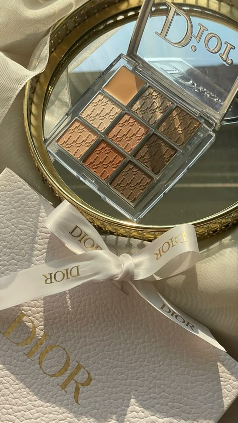 Dior Eyeshadow, Best Makeup Brands, Dior Cosmetics, Dior Girl, Makeup Accesories, Dior Makeup, Dior Beauty, Mascara Facial, Luxury Makeup