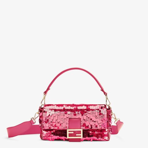 Baguette Pink Fendi, Fendi Baguette Bag, Fendi Logo Design, Fendi Store, Fendi Logo, Fendi Baguette, Luxury Purses, Green Sequins, Tone On Tone