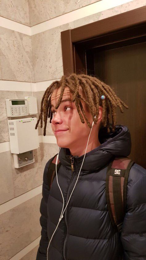 Dreadlocks White Man, Freeform Dreads, Dreadlocks Men, Dread Hairstyles For Men, Dread Braids, Men Haircut Curly Hair, Dreadlock Hairstyles For Men, Dreadlock Styles, Twitter Funny