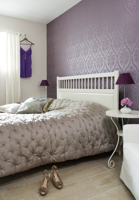 love lavender and grey Wall Texture Design Bedrooms, Blue And White Dining Room, Subtle Wallpaper, Purple Cottage, Bedding Color, Lavender Room, Purple Room, Mandir Design, Wall Pattern