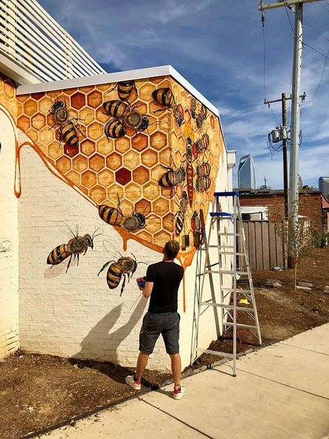 Bee Mural, Beehive Decor, Medusa Art, Street Installation, Bee Painting, School Murals, Amazing Street Art, Murals Street Art, Commercial Art