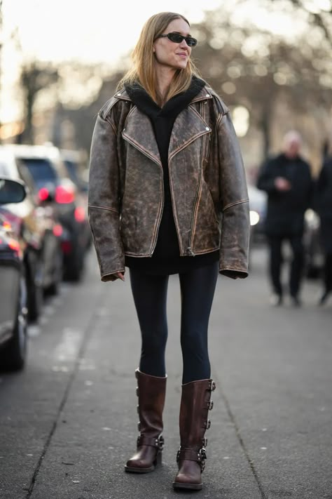 Chic Winter Moto Boots, Knee High Boots Outfit Fall 2024, Leather Jacket Outfit 2024, Free People Fall 2024, Fur Coat 2023-2024, Pernille Teisbaek, Comfy Fashion, Going Out Outfits, Coat Fashion