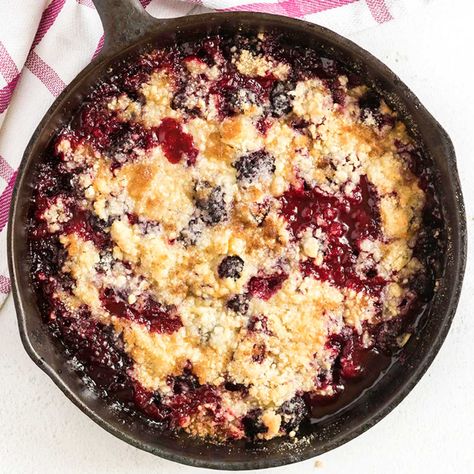 Blackberry Crumble Cherry Cobbler Recipe, Cherry Crisp, Blueberry Dump Cakes, Blackberry Crumble, Cookie Toppings, Berry Crumble, Blueberry Pie Filling, Baked Fruit, Cobbler Recipe