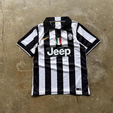 Vintage Juventus Soccer Jersey.
Really cool look/style.
Beautiful colors.
Natural wear/markings. 

#vintage #soccer #jersey #sportswear #y2k Vintage Soccer Jersey, Juventus Soccer, Vintage Soccer, Cool Look, Juventus, Soccer Jersey, Beautiful Colors, How To Look Better, Soccer