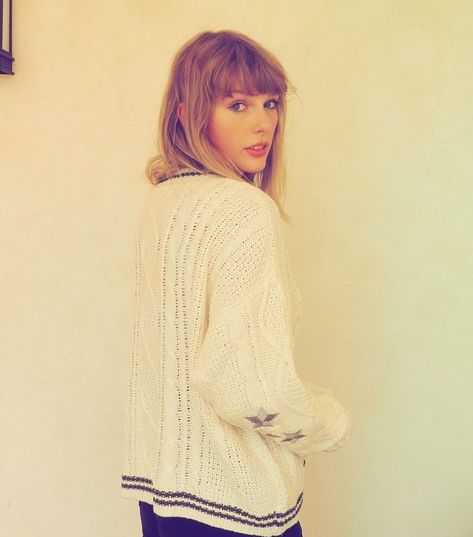 Taylor Nation on Instagram: “When you overhear someone complimenting your #cardigan. ☺️♥️ Get yours at store.taylorswift.com!! #folklore” Taylor Swift Cardigan, Folklore Era, Taylor Swift Red, Taylor Swift Wallpaper, Red Cardigan, Taylor Swift 13, Taylor Swift Pictures, Taylor Alison Swift, Famous Celebrities