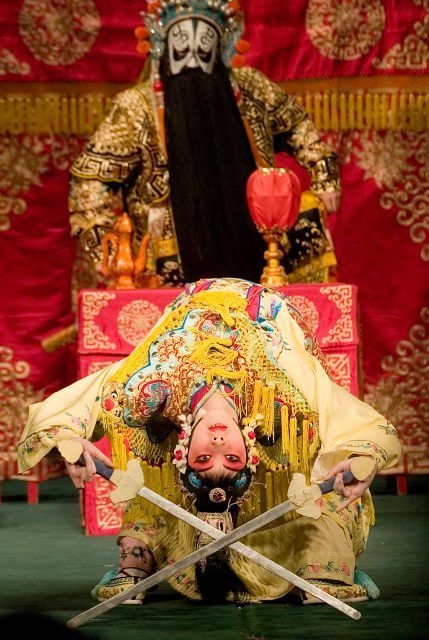 pr_PEKING OPERA 16 | Jan Zdzarski Jr | Flickr Pekin Opera, Chinese Theater, Beijing Opera, Peking Opera, Character Bank, Crossed Swords, Chinese Warrior, Chinese Opera, Dance Style