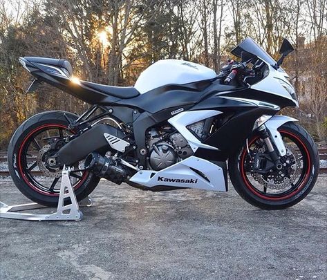 White 2013 Kawasaki ninja zx6r 636 Kawasaki Ninja 600, Ninja Zx6r, Ninja Bike, Kawasaki Motor, Kawasaki Ninja Zx6r, Kawasaki Zx6r, White Motorcycle, Kawasaki Bikes, Zx 10r