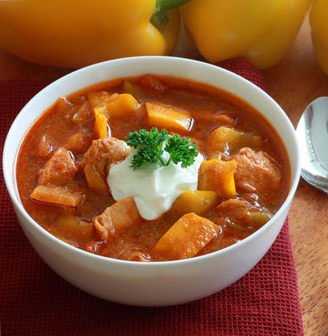 Hungarian Chicken Goulash.  A few simple ingredients yields an amazing depth of flavor.  We have a winner! Chicken Goulash, Hungarian Chicken, Hungarian Goulash, Goulash Recipe, Hungarian Food, Hungarian Cuisine, Goulash Recipes, Hungarian Recipes, Food Heaven