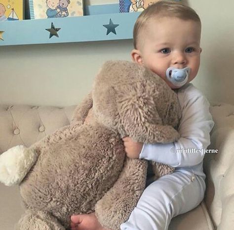 #adorable #blonde #tiny #baby #cute #bunny Baby Blonde Boy, Blond Baby Boy, Thor Bruce, Little Blonde Boy, Blonde Baby Girl, Blonde Baby Boy, Blonde Baby, Baby Blonde, Blonde Babies