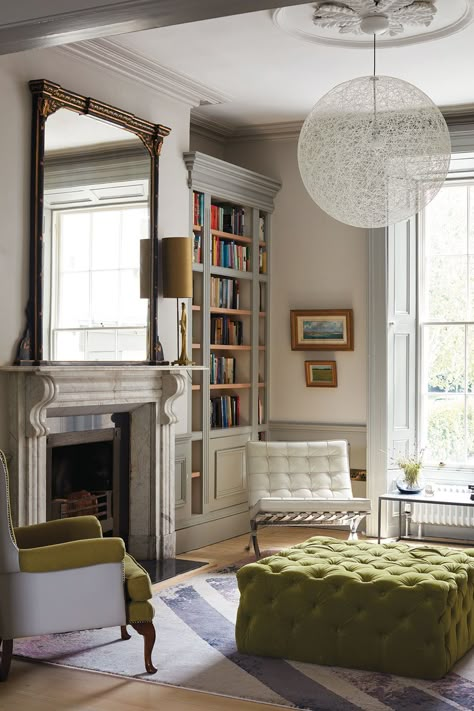 See Inside This Early Victorian Terraced House - The Gloss Magazine Victorian Terrace House Interior, Terrace House Living Room, Terrace House Interior, Living Room Victorian, Victorian Apartment, Victorian Terraced House, Victorian Terrace House, Victorian Living Room, Victorian Interiors