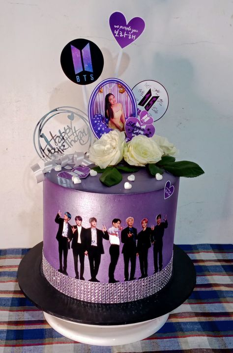 K Pop Cake Design, Bts Cake Design Purple, Bts Cake Birthday Ideas, Bts Cake Simple, Bts Party, Bts Birthday, Bts Cake, Unique Birthday Cakes, Bts Birthdays