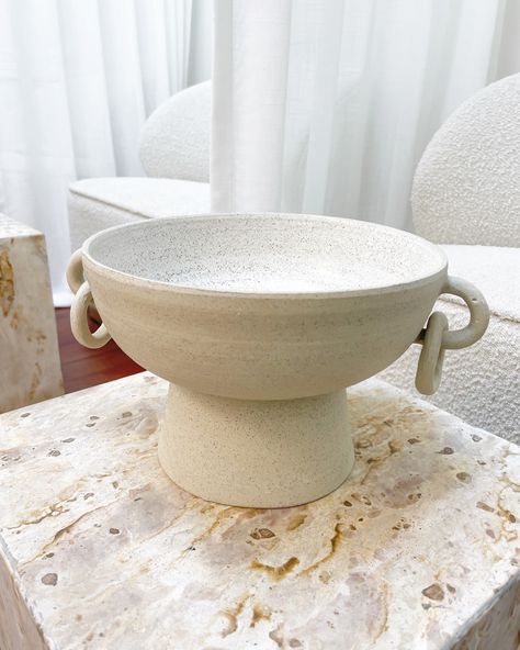 Pottery Pedestal Bowl, Ceramic Pedestal Bowl, Chain Pottery, Pedestal Bowls, Ceramic Pedestal, Candle Design, Diy Bowl, Concrete Candle, Pedestal Bowl