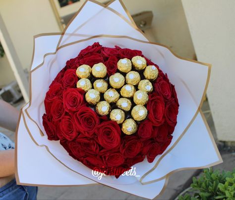 Heart Ferrero Rocher, Ferrero Rocher Heart Bouquet, Heart Chocolate Bouquet, Chocolate And Roses Bouquet, Chocolate Flowers Bouquet Ferrero Rocher, Rose Bouquet With Chocolate, Roses And Chocolate Gift, Rose And Chocolate Bouquet, Ferrero Rocher Bouquet