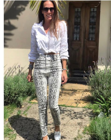 Snake Pants Outfit, Snake Pants, Printed Pants Outfits, Snake Print Pants, Pants Print, Animal Print Outfits, Ideas De Outfits, Outfit Mujer, Animal Print Fashion