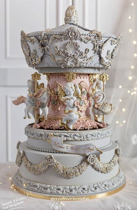 An over the top elaborate cake Detailed Cake Decorating, Cherub Cake, Intricate Cakes, Fairytale Cake, Cupcakes Design, Elaborate Cakes, Carousel Cake, Fantasy Cake, Cupcakes Decorados