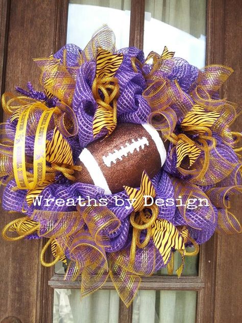 Tiger Football Wreath Alabama Wreaths, Super Bowl Decorations, School Wreaths, Sports Wreaths, Lsu Football, Football Wreath, Swag Wreath, Door Swag, Sports Decorations