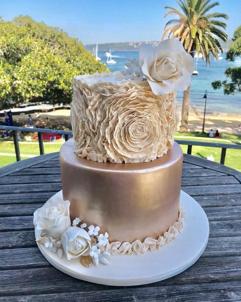 Rose Gold Tiered Cake, Rosette Wedding Cake, Rose Gold Wedding Cake, Square Birthday Cake, Rosette Cake Wedding, Birthday Cake Roses, Wedding Cake Cake, Engagement Party Cake, Gold Leaf Cakes