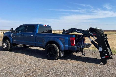 This Detachable Gooseneck Trailer Looks Wild, But It Works Flatbed Truck Ideas, Gooseneck Flatbed Trailer, Custom Truck Flatbeds, Truck Bed Trailer, Flatbed Truck Beds, Stock Trailer, Hydraulic Ram, Dog Trailer, Gooseneck Trailer