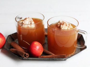 Hot Apple Pie Cocktail Apple Pie Drink, Pumpkin Martini, Apple Pie Cocktail, Best Dip Recipes, Pear Vodka, Adult Beverages Recipes, Fall Cocktails Recipes, Caramel Apple Pie, King Food