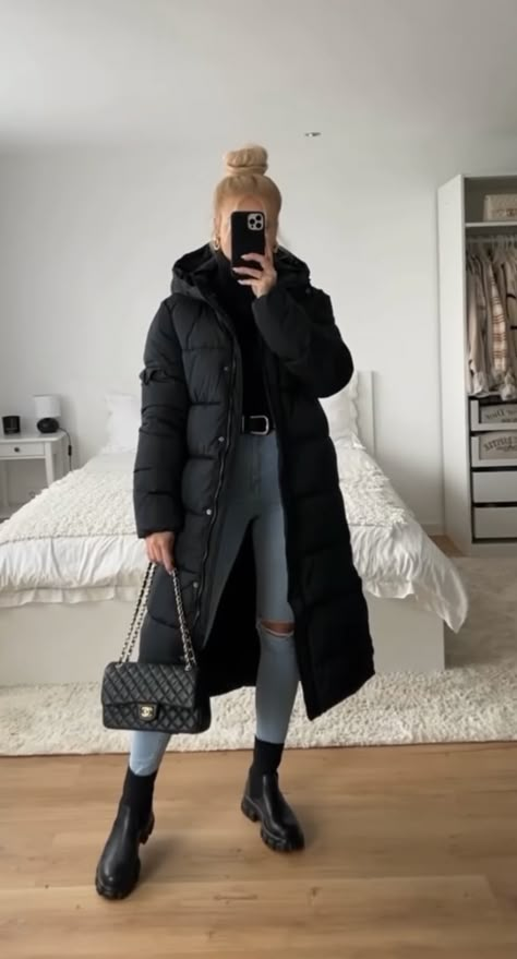 Long Parka Outfit, Long Puffer Coat Outfit, Long Puffer Jacket Outfit, Puffer Coat Outfit, Puffer Outfit, Winter Coat Outfits, Puffer Jacket Outfit, Mode Zara, Classy Winter Outfits