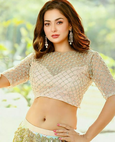 pakistani actress Hania amir hot navel pics Hania Aamir, Golden Saree, Indian Women Painting, Hania Amir, Pakistani Actress, Hot Pics, Indian Beauty Saree, Celebrity Pictures, Women Collection